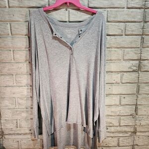 American Eagle Outfitters Light Gray Long Sleeve Tee